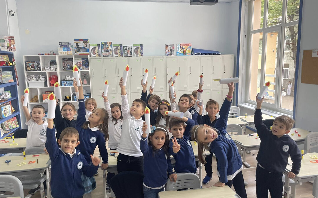 Месец на будителите 2025г. – учениците от ПЧМГ и по-малките от ЧНУ “Архимед” четоха свои любими книжки